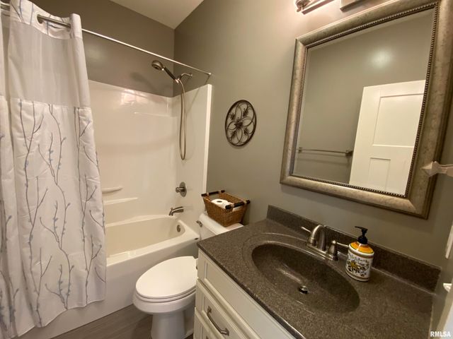 2213 W EARL Court, Peoria, IL 61615