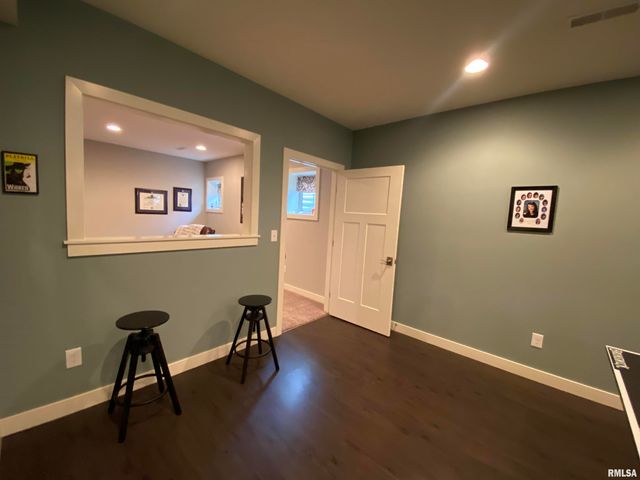 2213 W EARL Court, Peoria, IL 61615