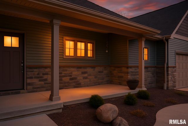 2213 W EARL Court, Peoria, IL 61615