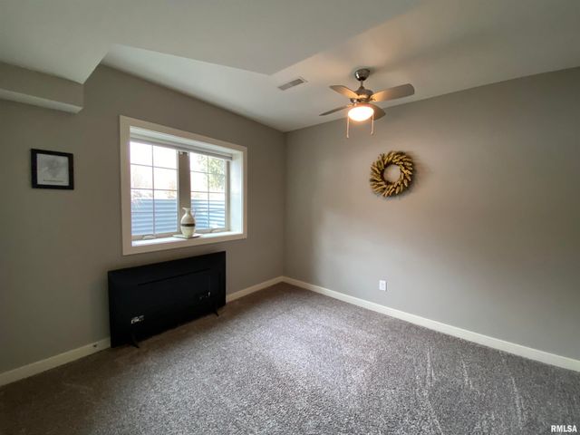 2213 W EARL Court, Peoria, IL 61615