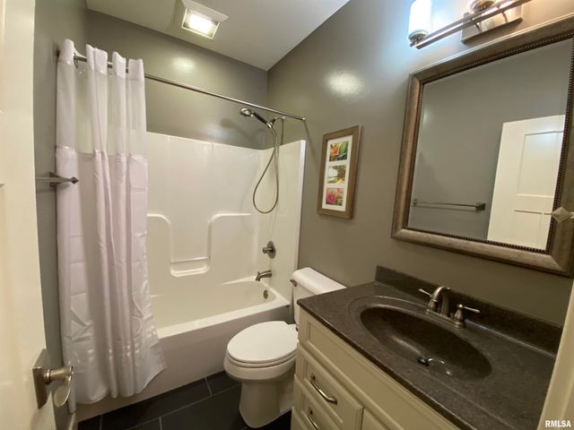 2213 W EARL Court, Peoria, IL 61615