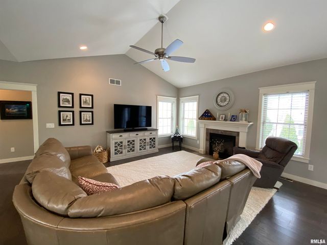 2213 W EARL Court, Peoria, IL 61615