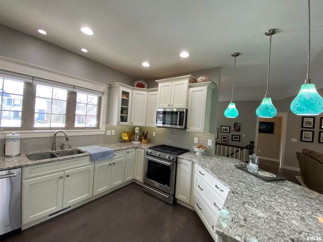 2213 W EARL Court, Peoria, IL 61615