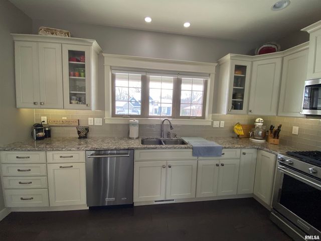 2213 W EARL Court, Peoria, IL 61615