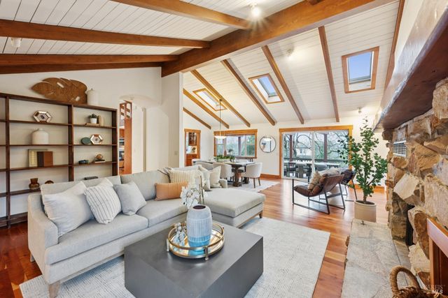 2016 Park Vista Ct, Santa Rosa, CA 95405