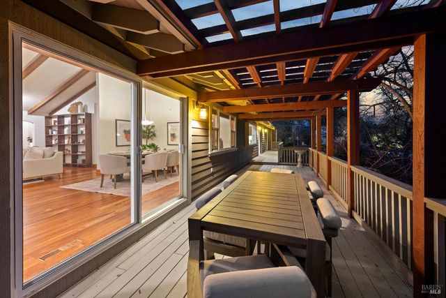 2016 Park Vista Ct, Santa Rosa, CA 95405