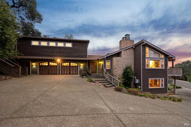 2016 Park Vista Ct, Santa Rosa, CA 95405