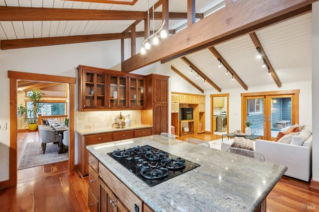 2016 Park Vista Ct, Santa Rosa, CA 95405