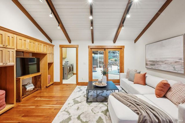 2016 Park Vista Ct, Santa Rosa, CA 95405