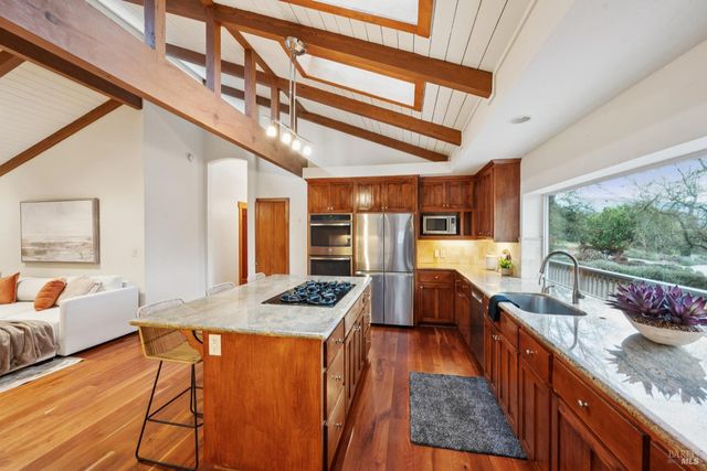 2016 Park Vista Ct, Santa Rosa, CA 95405