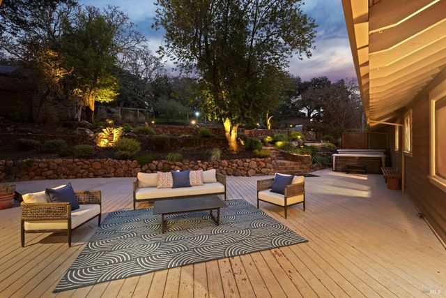 2016 Park Vista Ct, Santa Rosa, CA 95405