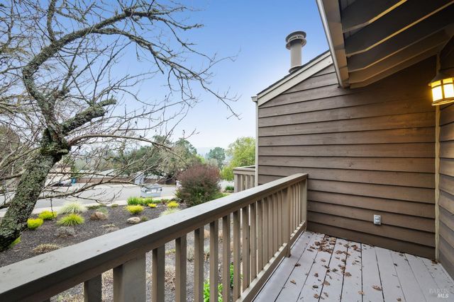 2016 Park Vista Ct, Santa Rosa, CA 95405