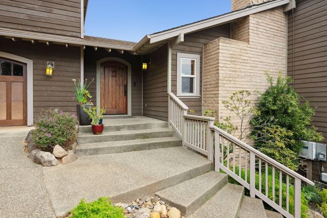 2016 Park Vista Ct, Santa Rosa, CA 95405