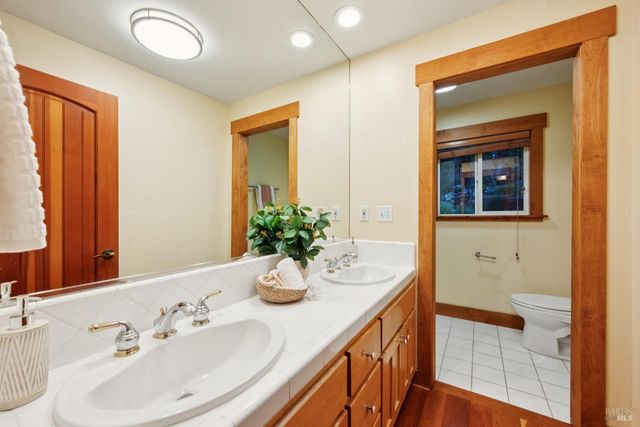 2016 Park Vista Ct, Santa Rosa, CA 95405