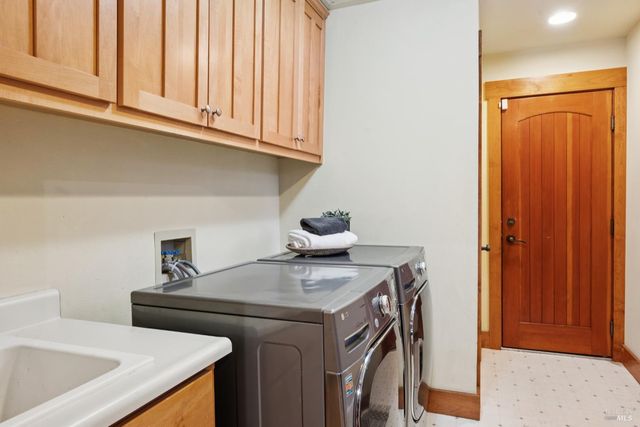 2016 Park Vista Ct, Santa Rosa, CA 95405