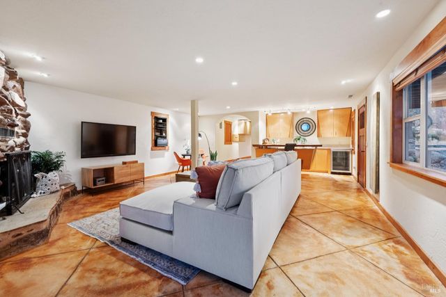 2016 Park Vista Ct, Santa Rosa, CA 95405