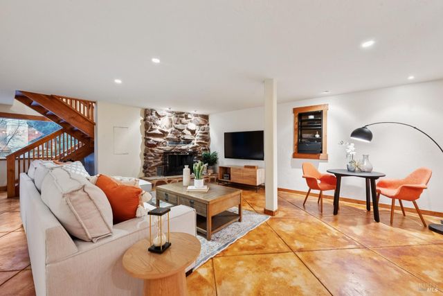 2016 Park Vista Ct, Santa Rosa, CA 95405