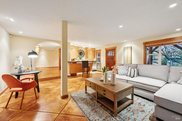 2016 Park Vista Ct, Santa Rosa, CA 95405