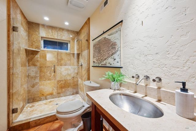 2016 Park Vista Ct, Santa Rosa, CA 95405