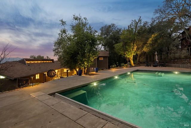 2016 Park Vista Ct, Santa Rosa, CA 95405