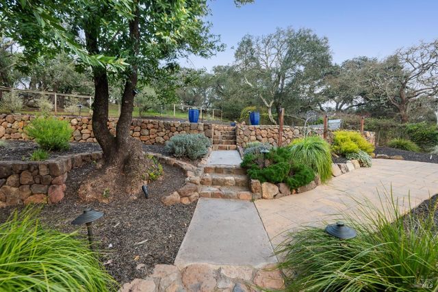 2016 Park Vista Ct, Santa Rosa, CA 95405