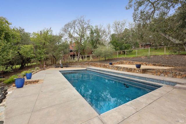 2016 Park Vista Ct, Santa Rosa, CA 95405