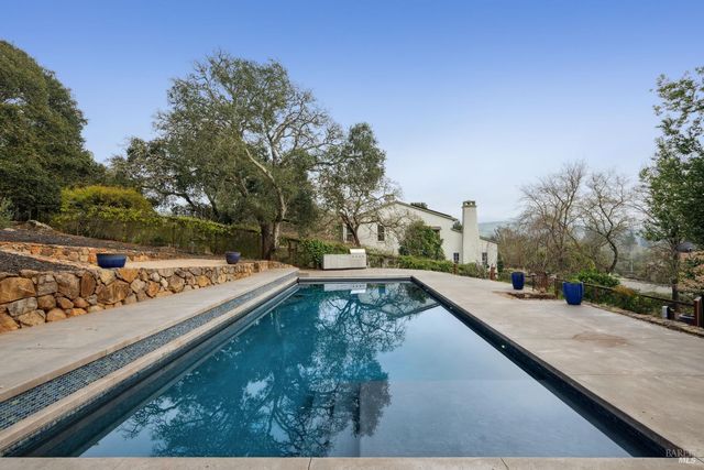 2016 Park Vista Ct, Santa Rosa, CA 95405