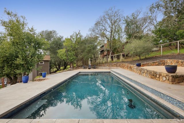 2016 Park Vista Ct, Santa Rosa, CA 95405