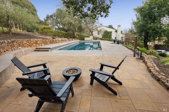 2016 Park Vista Ct, Santa Rosa, CA 95405