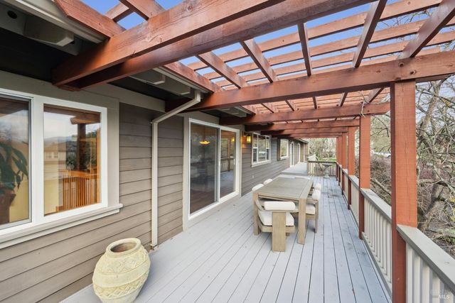 2016 Park Vista Ct, Santa Rosa, CA 95405