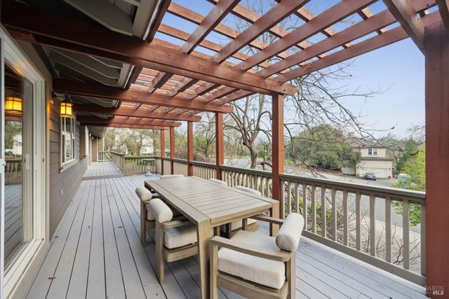 2016 Park Vista Ct, Santa Rosa, CA 95405