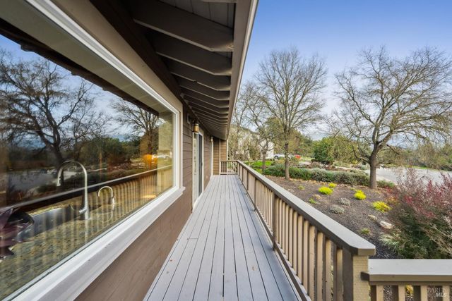 2016 Park Vista Ct, Santa Rosa, CA 95405