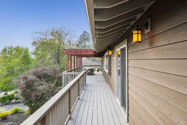 2016 Park Vista Ct, Santa Rosa, CA 95405