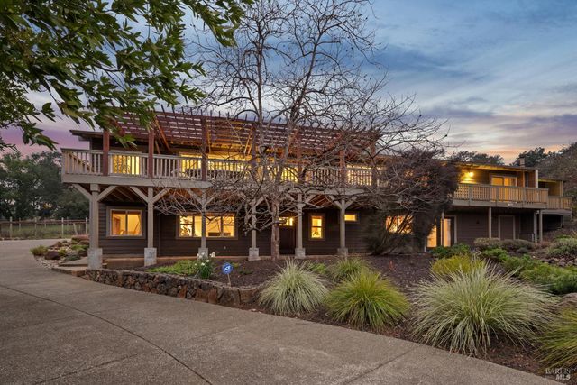 2016 Park Vista Ct, Santa Rosa, CA 95405