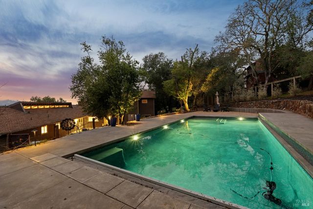 2016 Park Vista Ct, Santa Rosa, CA 95405