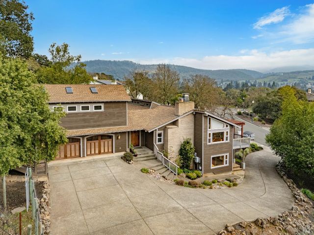 2016 Park Vista Ct, Santa Rosa, CA 95405