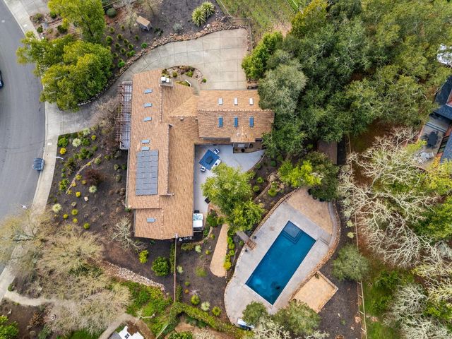 2016 Park Vista Ct, Santa Rosa, CA 95405