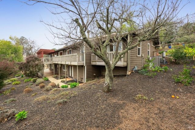 2016 Park Vista Ct, Santa Rosa, CA 95405