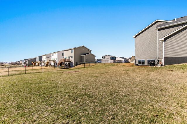 1701 E Girard Avenue, Indianola, IA 50125