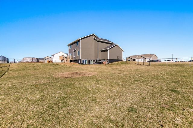 1701 E Girard Avenue, Indianola, IA 50125