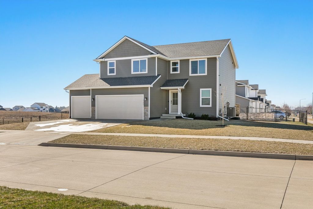 1701 E Girard Avenue, Indianola, IA 50125