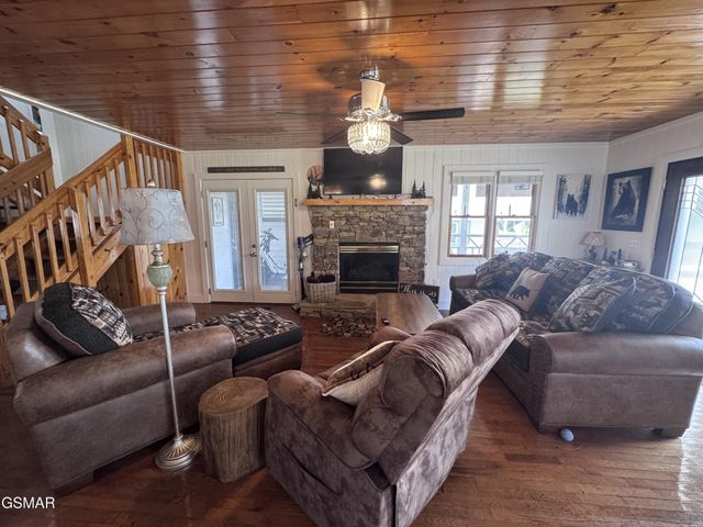 424 Country Path Way, Sevierville, TN 37862