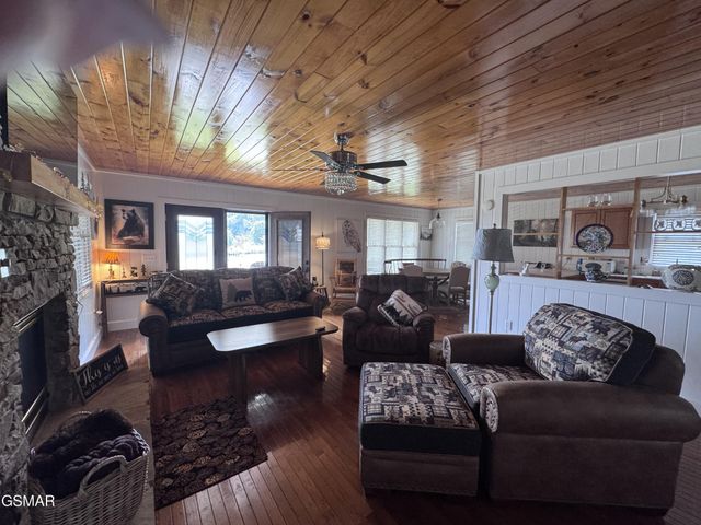 424 Country Path Way, Sevierville, TN 37862