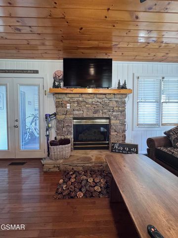 424 Country Path Way, Sevierville, TN 37862