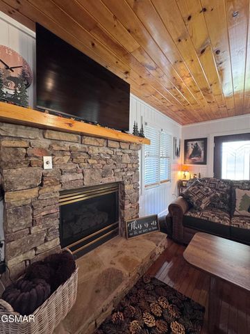 424 Country Path Way, Sevierville, TN 37862