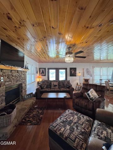 424 Country Path Way, Sevierville, TN 37862