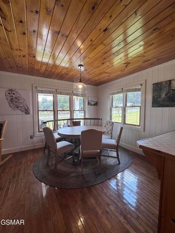 424 Country Path Way, Sevierville, TN 37862
