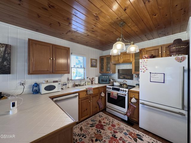 424 Country Path Way, Sevierville, TN 37862
