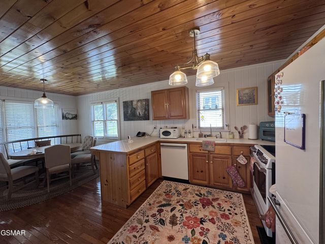424 Country Path Way, Sevierville, TN 37862