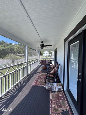 424 Country Path Way, Sevierville, TN 37862